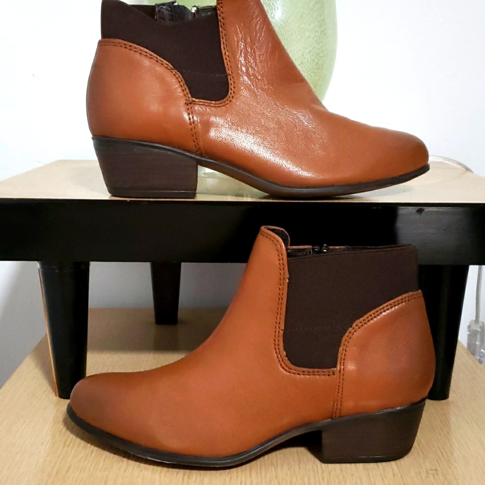 EUC STEVE MADDEN brown ankle bootie (6)-$25 for 2 | Shoe Sale Promo | Items $25